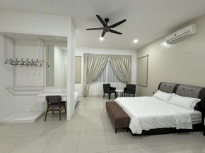 靠山屋 HILLSIDE HOUSE Ipoh Garden, max 9 pax, no pets, spacious 2,700 sq ft, 2 parkings, hillview, easy check-in & out